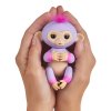 Fingerlings 3721 Интерактивная обезьянка WowWee Fingerlings Сидней, 12 см (розовая)