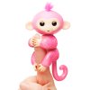 FINGERLINGS 3764M Интерактивная обезьянка РОЗА (розовая),12 см